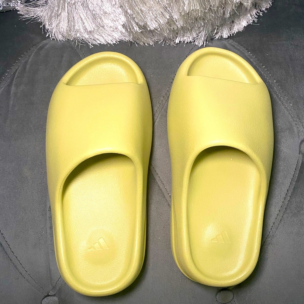 Yeezy Slide ‘Resin’ (2022) NWT